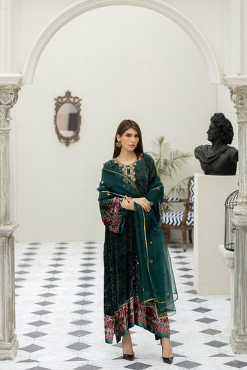 Purple haze Pret Studio | Noubahar Luxury Formals | Moss Plush - Khanumjan Pakistani Clothes and Designer Dresses in UK, USA