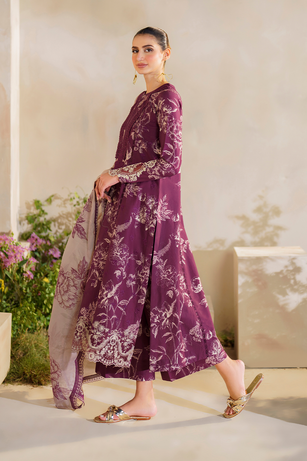 Iznik | Festive lawn 24 | SFL-04 - Khanumjan  Pakistani Clothes and Designer Dresses in UK, USA