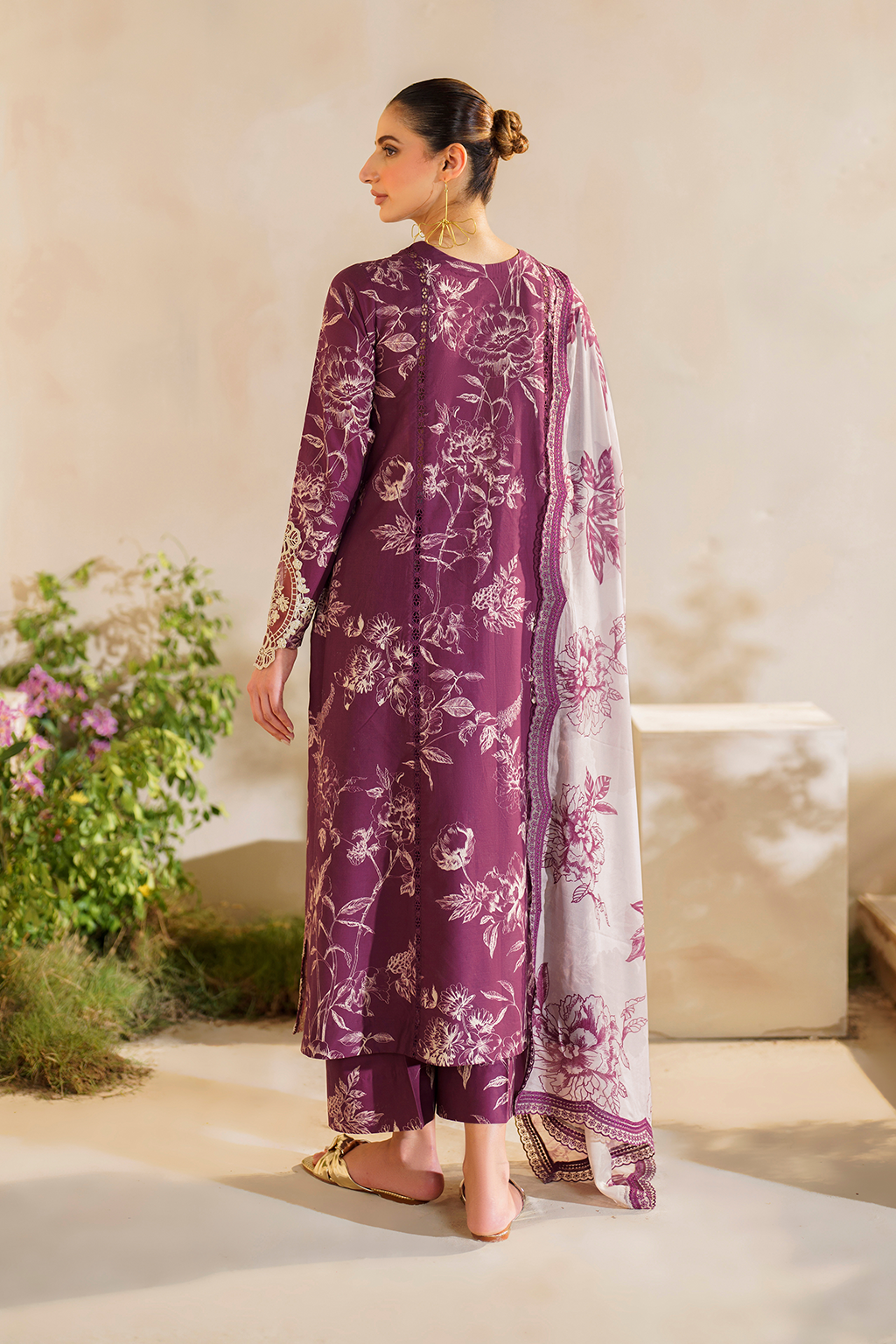 Iznik | Festive lawn 24 | SFL-04 - Khanumjan  Pakistani Clothes and Designer Dresses in UK, USA