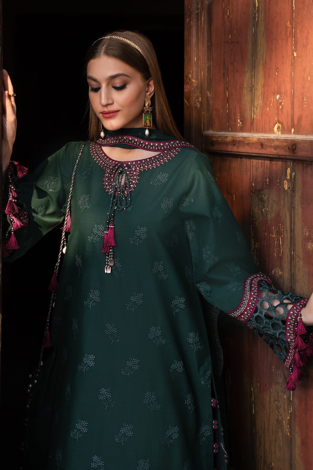 Alizeh | Rawayat Luxury Lawn 24 | Nafisa - Khanumjan  Pakistani Clothes and Designer Dresses in UK, USA