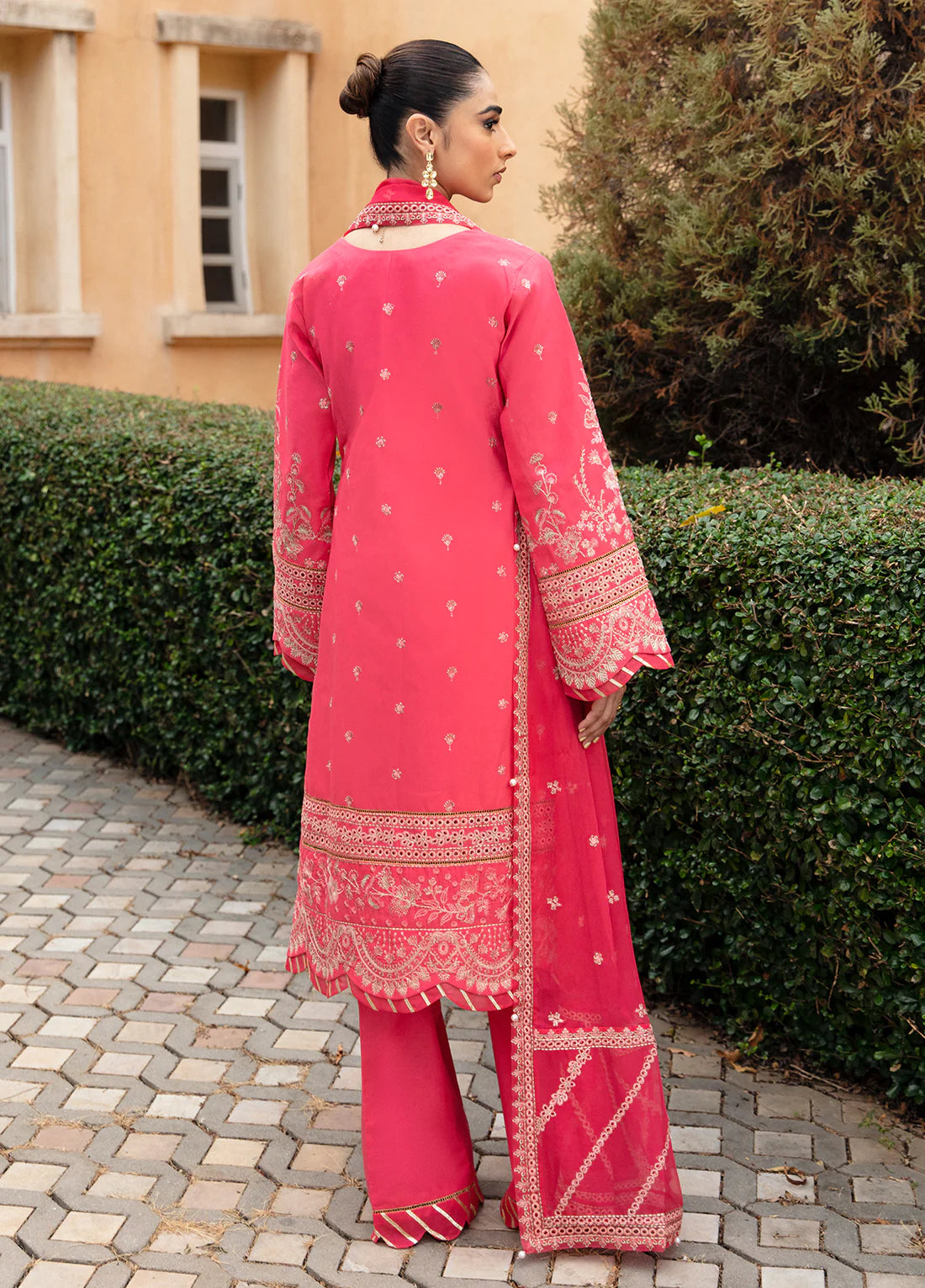 Gulaal | Luxury Lawn 24 | ALESSIA (GL-LL-24V1-06) - Khanumjan  Pakistani Clothes and Designer Dresses in UK, USA