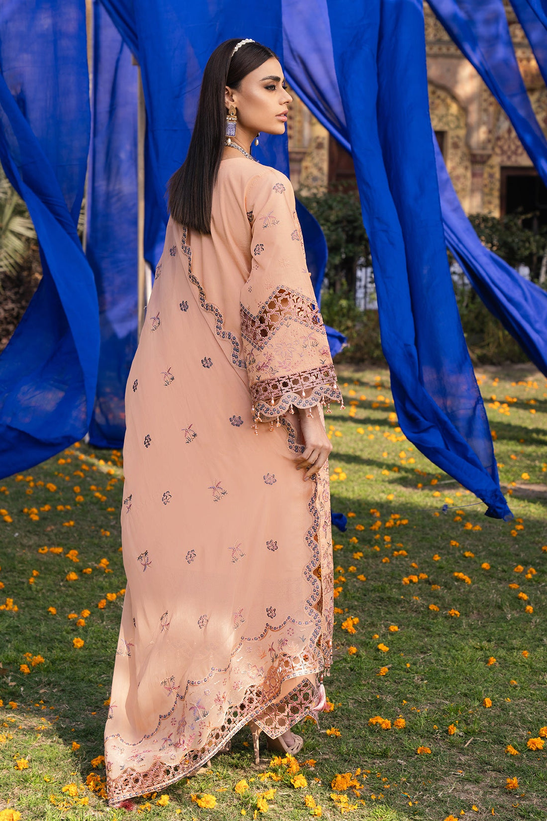 Alizeh | Rawayat Luxury Lawn 24 | Nazmin - Khanumjan  Pakistani Clothes and Designer Dresses in UK, USA