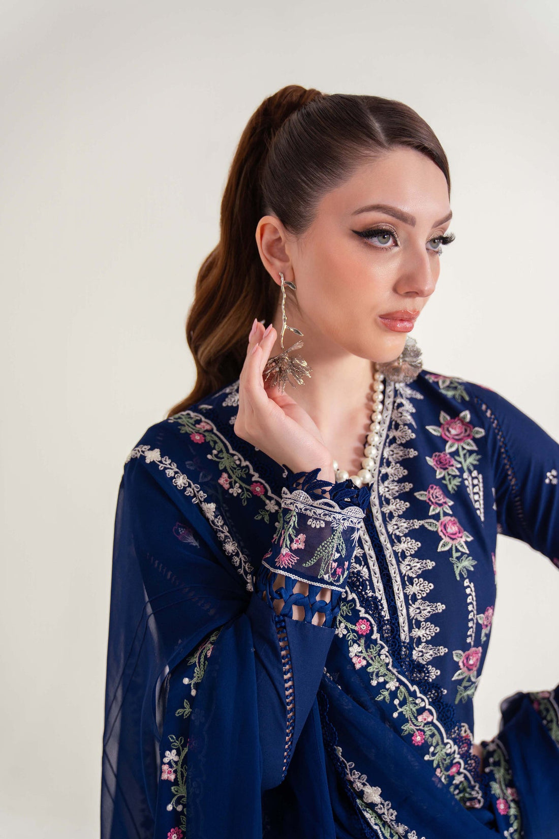 Sable Vogue | Luxury Lawn 25 | SL-07-25-V2