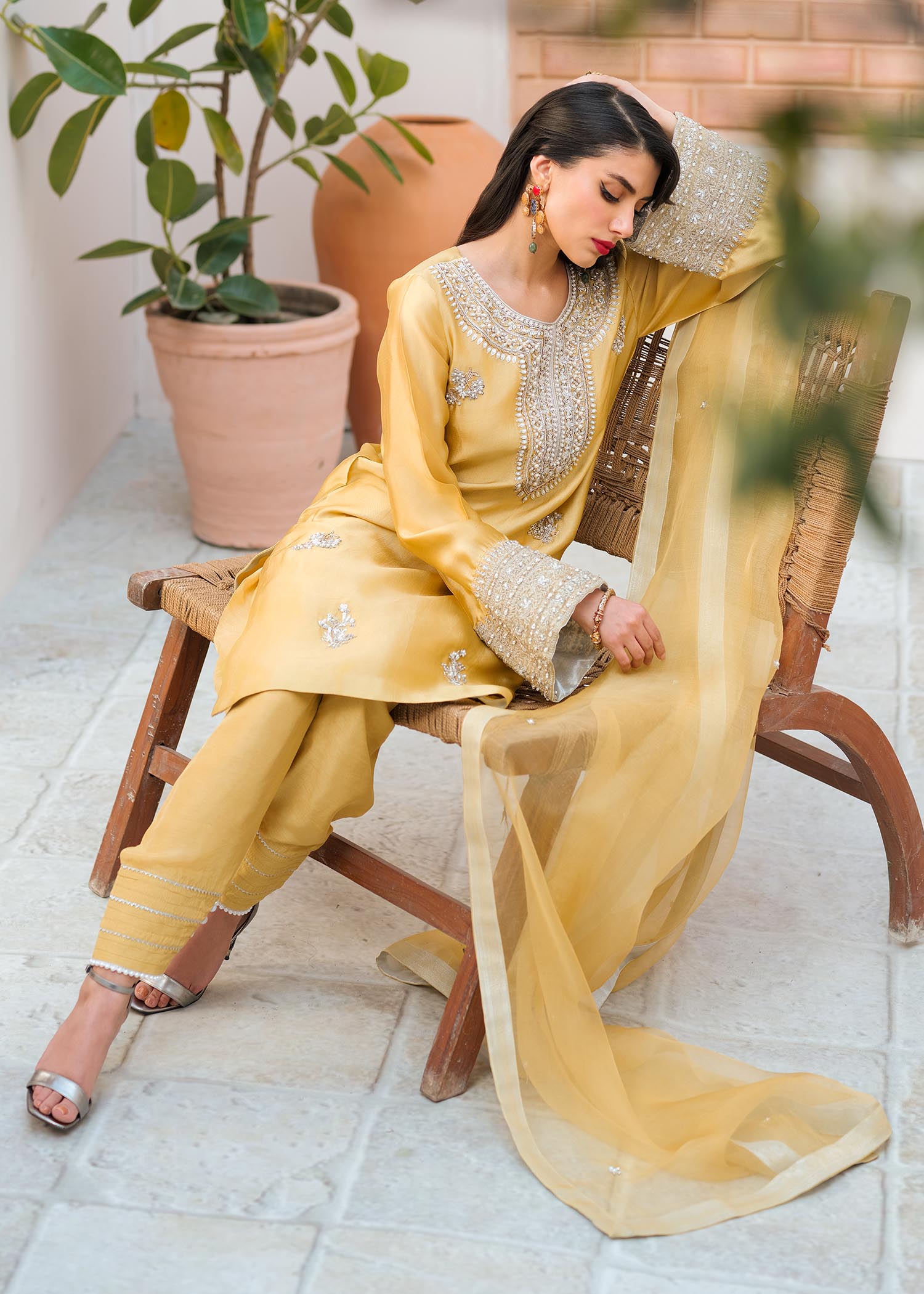 Mahum Asad | Raising The Bar | Bombshell - Khanumjan  Pakistani Clothes and Designer Dresses in UK, USA