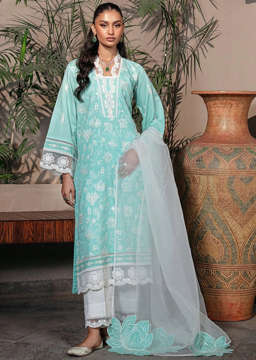 Mohagni | Muntazir Luxury Lawn 24 | MGZ-09 - Khanumjan  Pakistani Clothes and Designer Dresses in UK, USA
