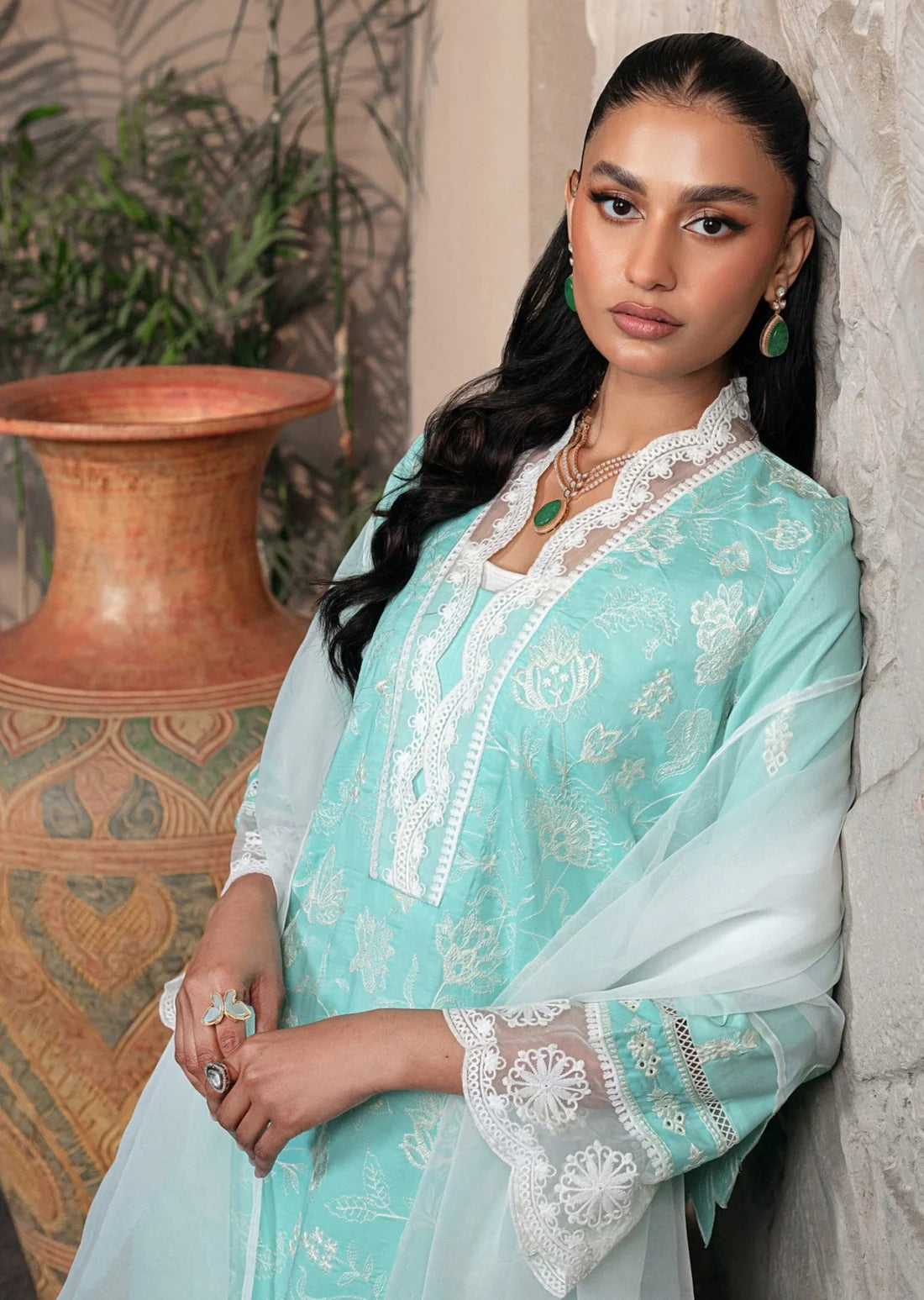 Mohagni | Muntazir Luxury Lawn 24 | MGZ-09 - Khanumjan  Pakistani Clothes and Designer Dresses in UK, USA