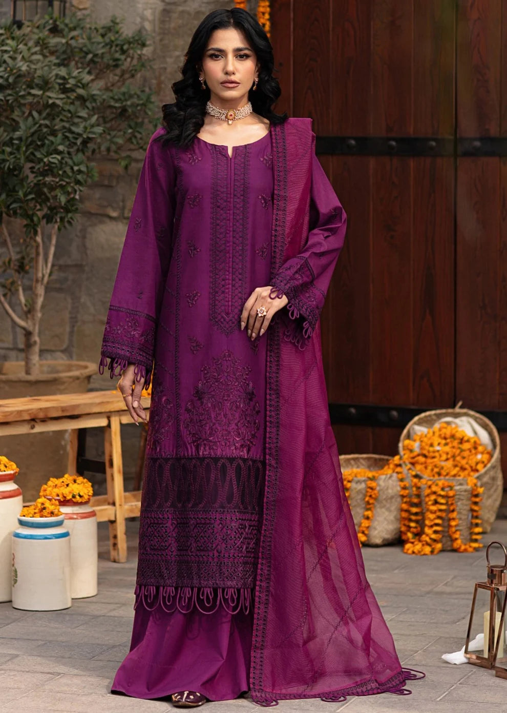 Mohagni | Muntazir Luxury Lawn 24 | CM-02 - Khanumjan  Pakistani Clothes and Designer Dresses in UK, USA