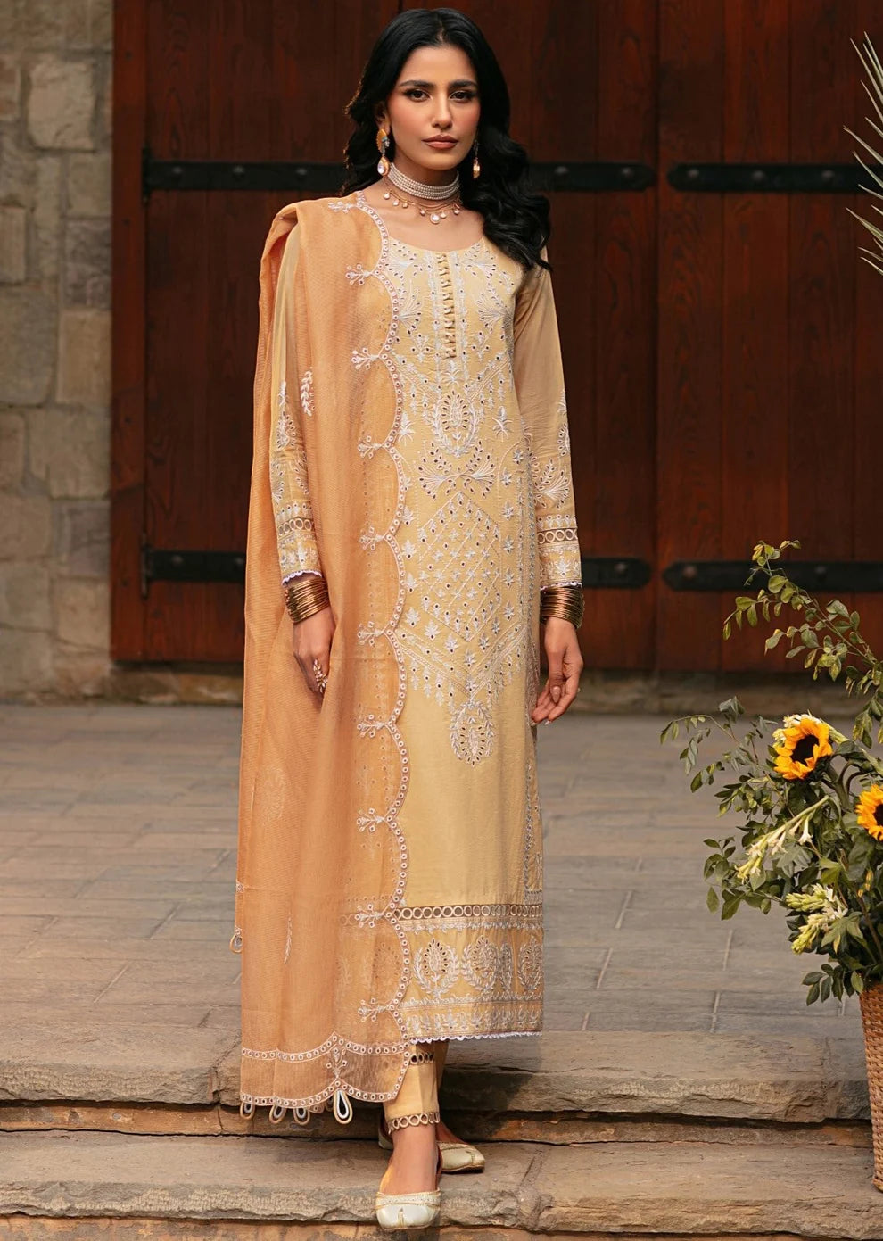 Mohagni | Muntazir Luxury Lawn 24 | CM-05 - Khanumjan  Pakistani Clothes and Designer Dresses in UK, USA