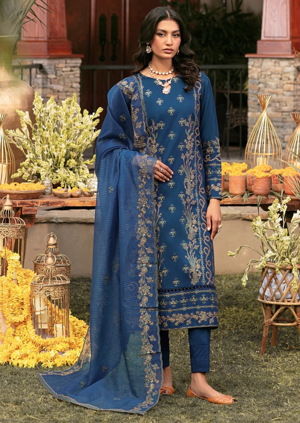Mohagni | Muntazir Luxury Lawn 24 | CM-06 - Khanumjan  Pakistani Clothes and Designer Dresses in UK, USA