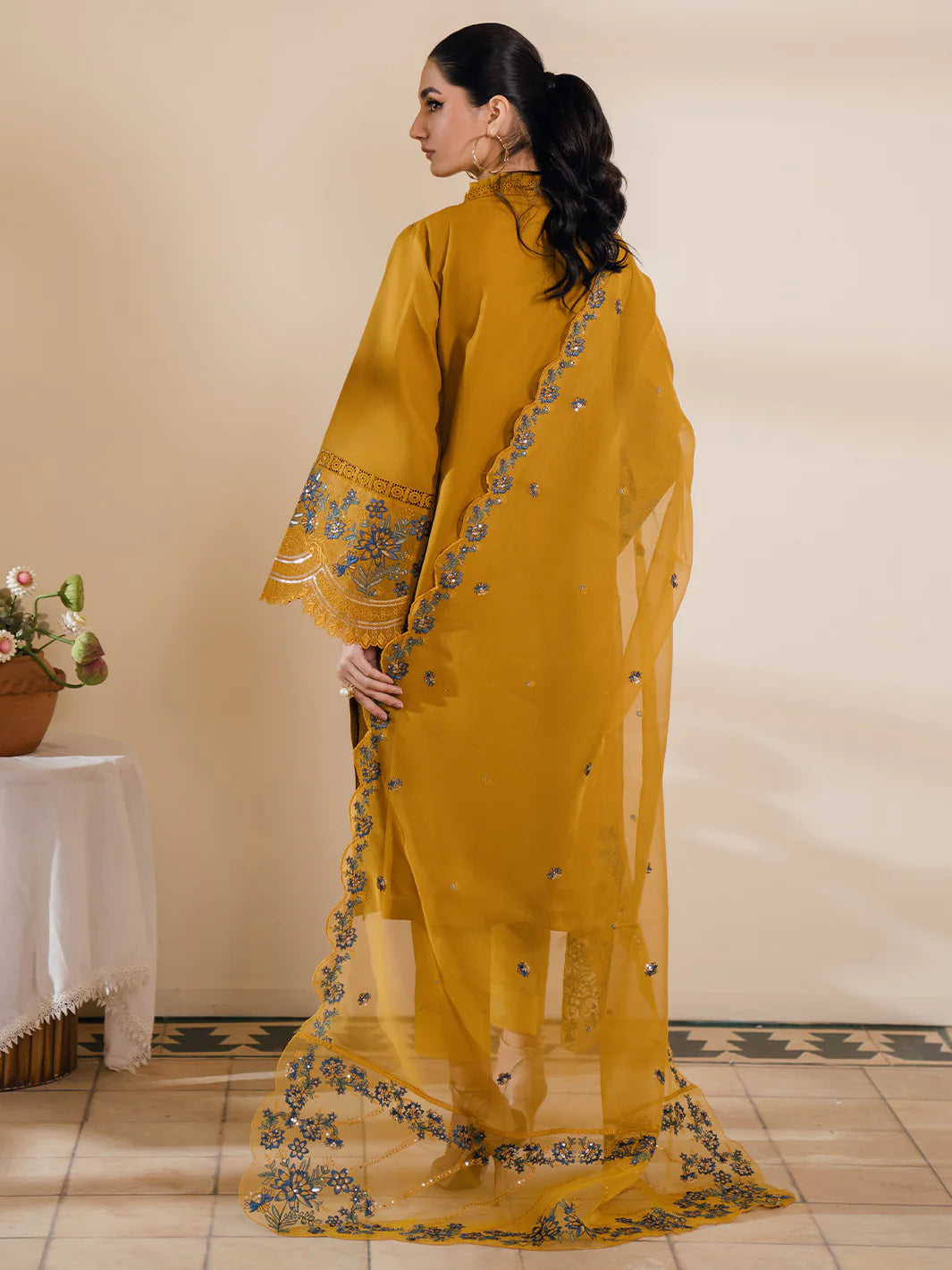 Bin Ilyas | Naqsh Luxury Lawn | Azlin - Khanumjan  Pakistani Clothes and Designer Dresses in UK, USA