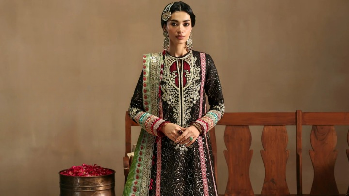 What to Wear to a Formal Dinner Party or Corporate Wedding in UK
