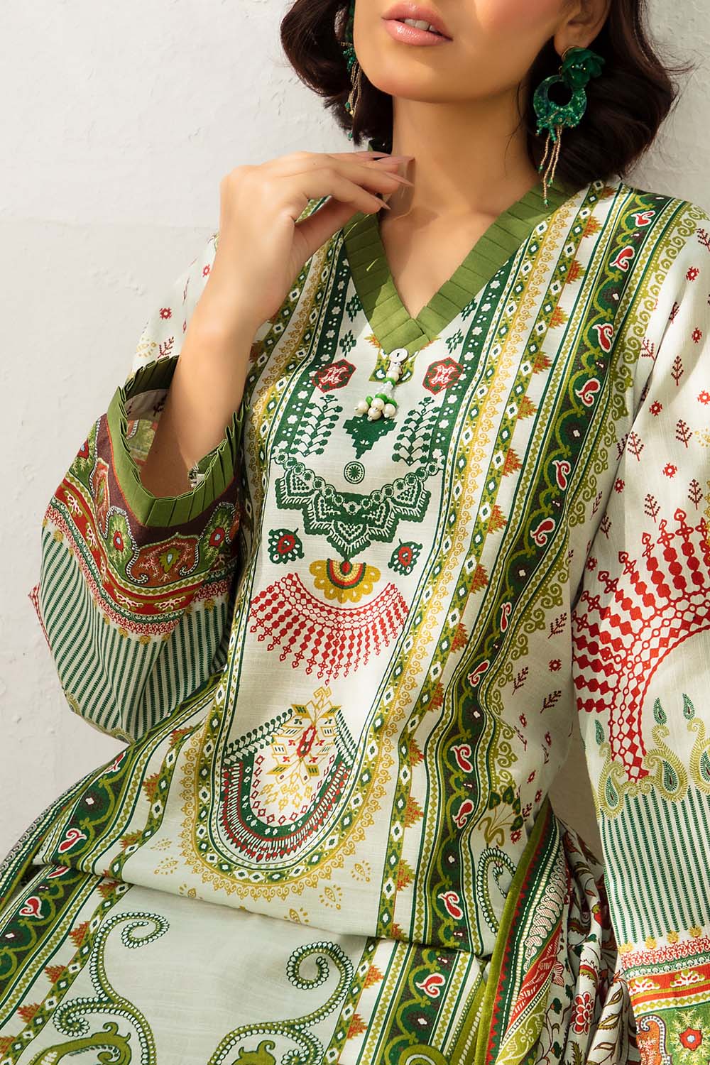 Mix and Match Pakistani Outfits UK Creatively is Another way to Maximise Your Wardrobe.