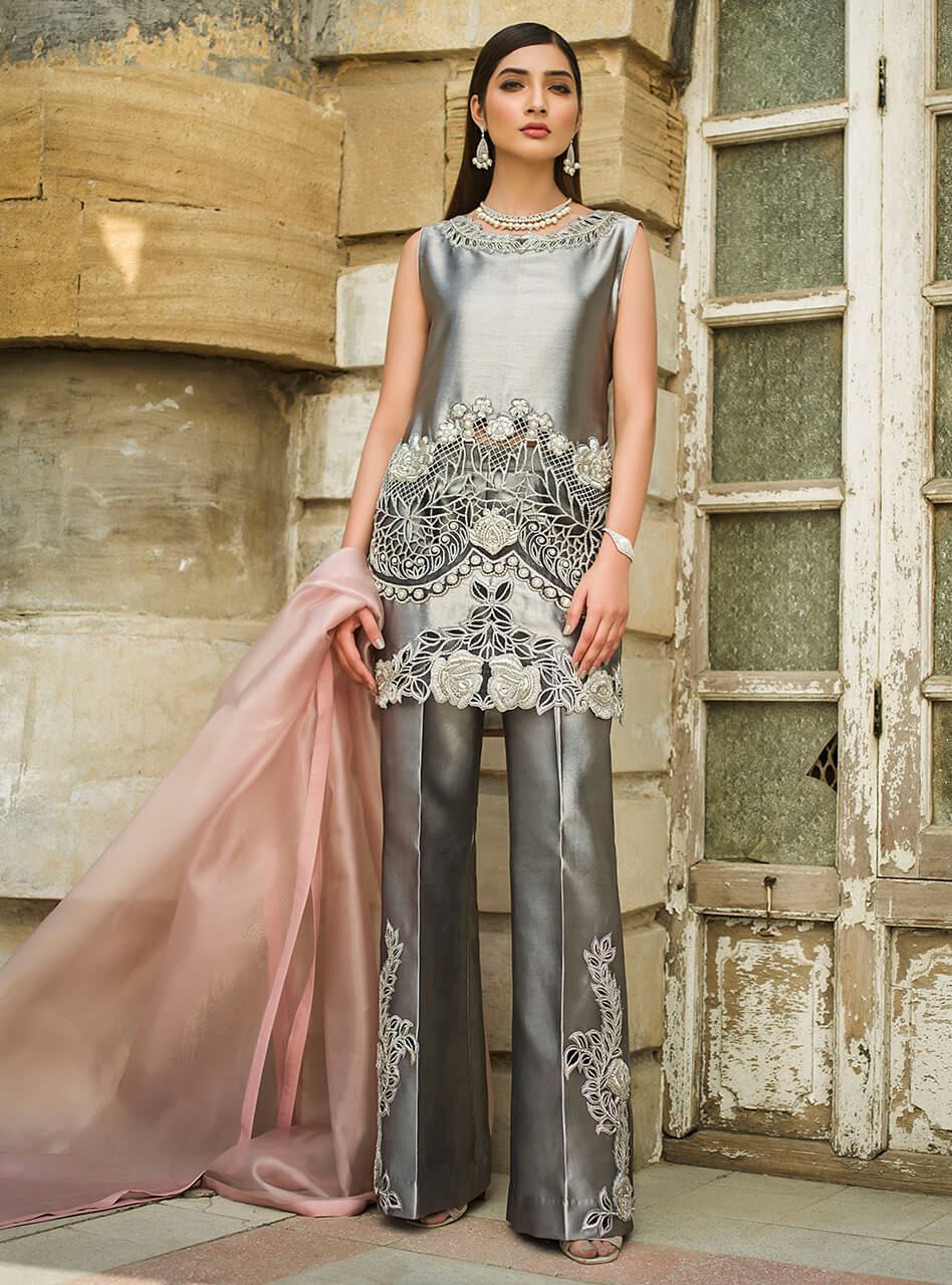 Zainab Chottani | Semi Formals | METALLIC STREAK