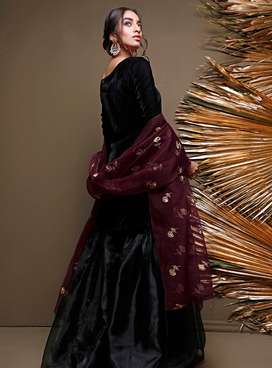 Zainab Chottani | Semi Formals | BLACKOUT BURGUNDY