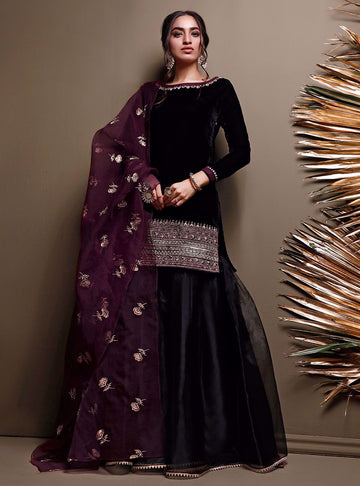 Zainab Chottani | Semi Formals | BLACKOUT BURGUNDY