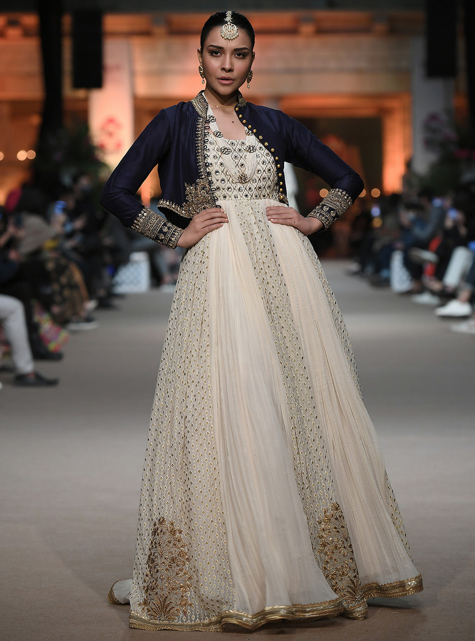 Zainab Chottani | Semi Formals | MOTIYA