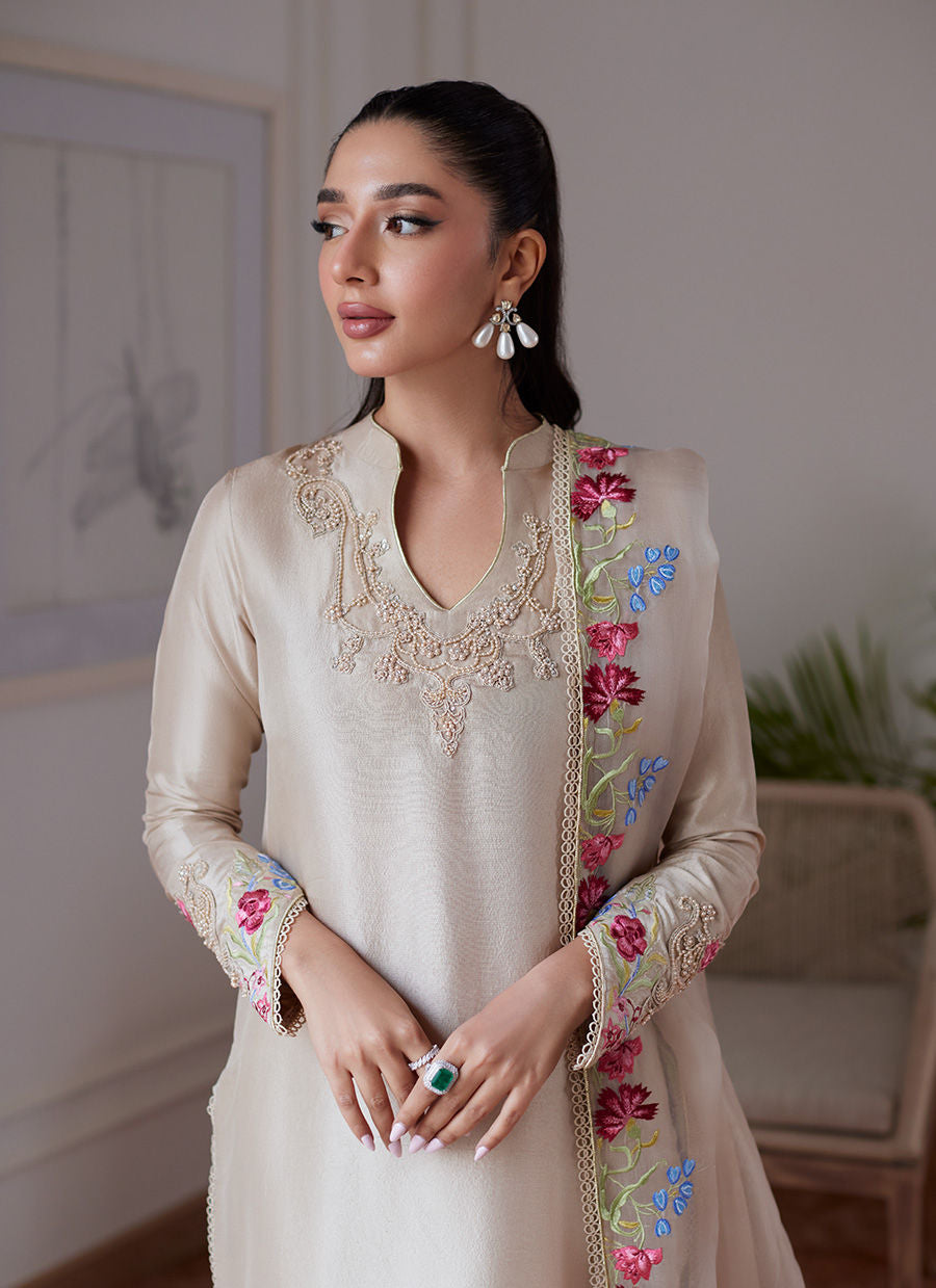 Farah Talib Aziz | Luna Eid Collection 24 | LIARA SAND - Khanumjan  Pakistani Clothes and Designer Dresses in UK, USA 