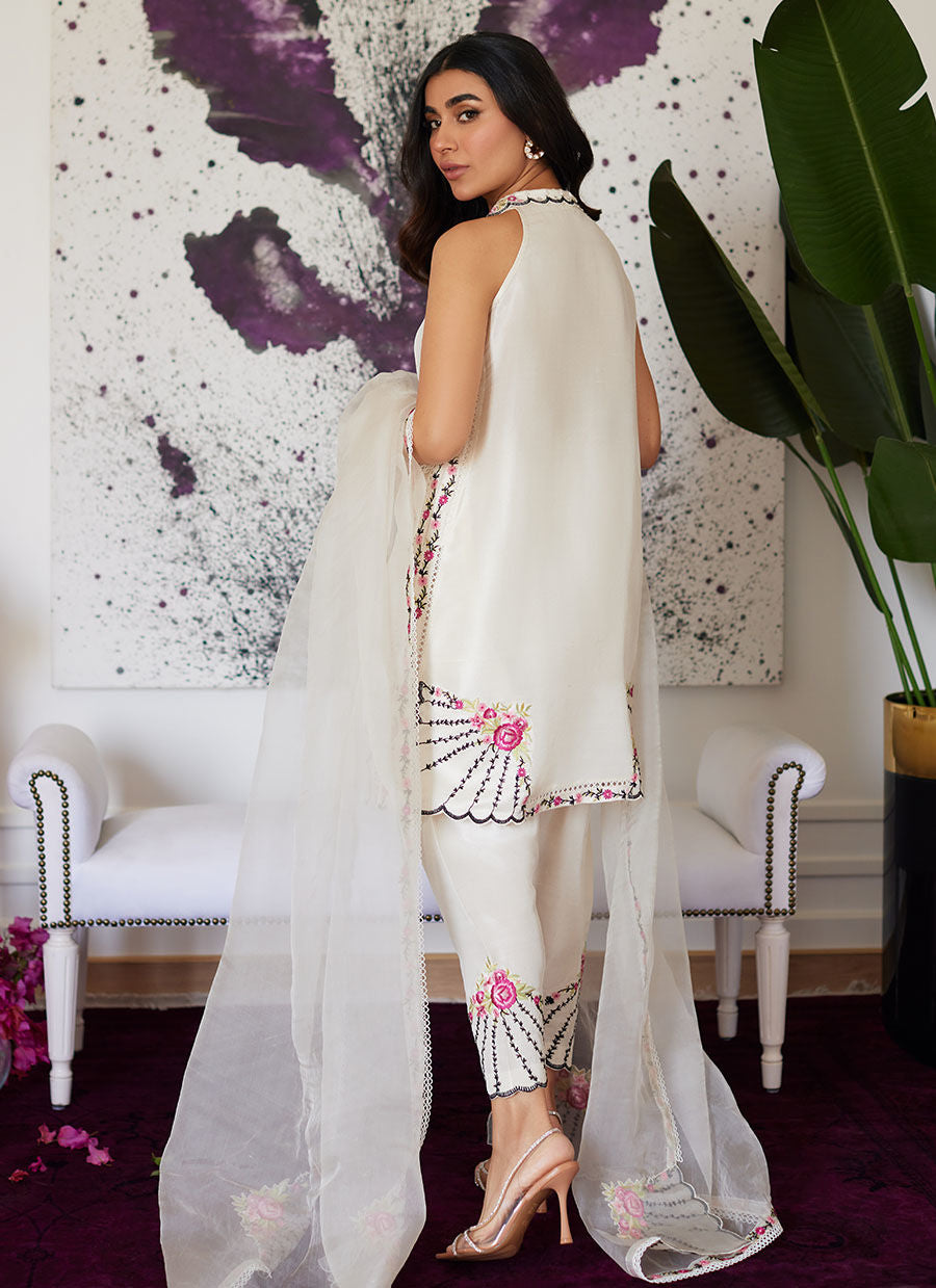 Farah Talib Aziz | Luna Eid Collection 24 | GENEVIVE PEARL WHITE - Khanumjan  Pakistani Clothes and Designer Dresses in UK, USA 