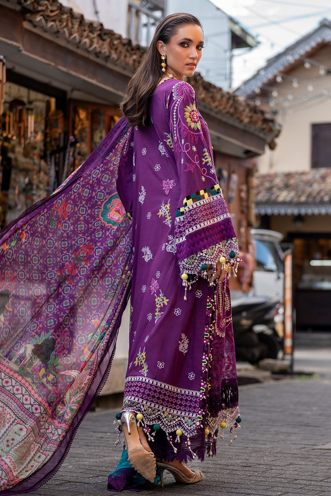 Annus Abrar | Neroli Luxury Lawn | Zoila