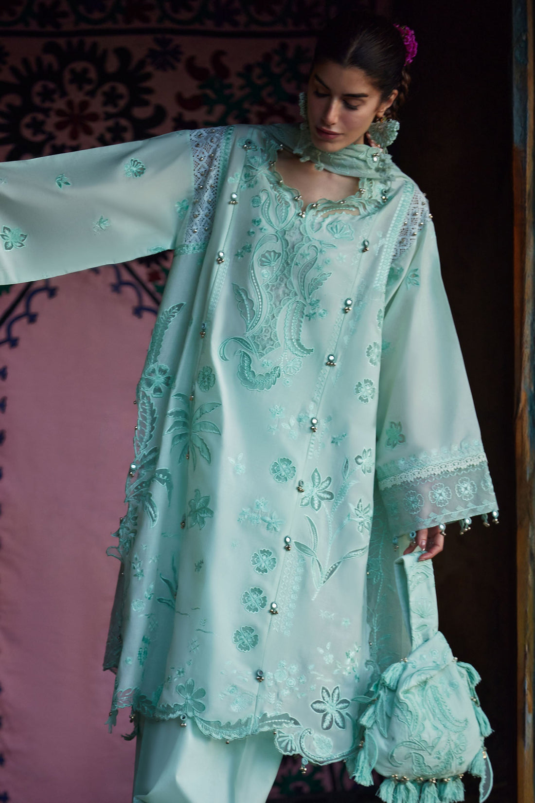 Zaha | Lawn 26 | FĚN YÙN 粉韵 (ZL26-09 A)