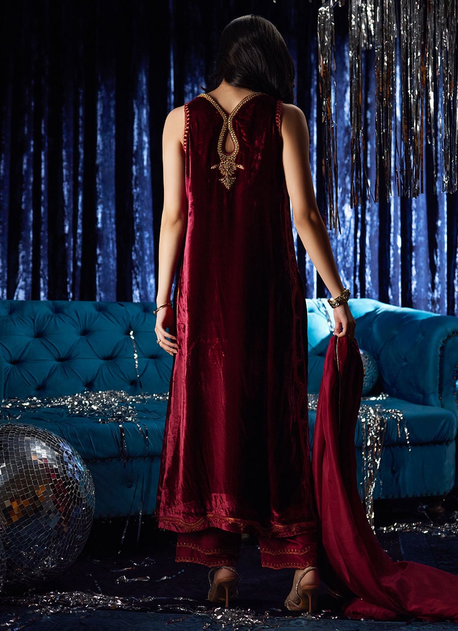 Farah Talib Aziz | Velvet Fete 4 | Arden Garnet Shirt And Dupatta