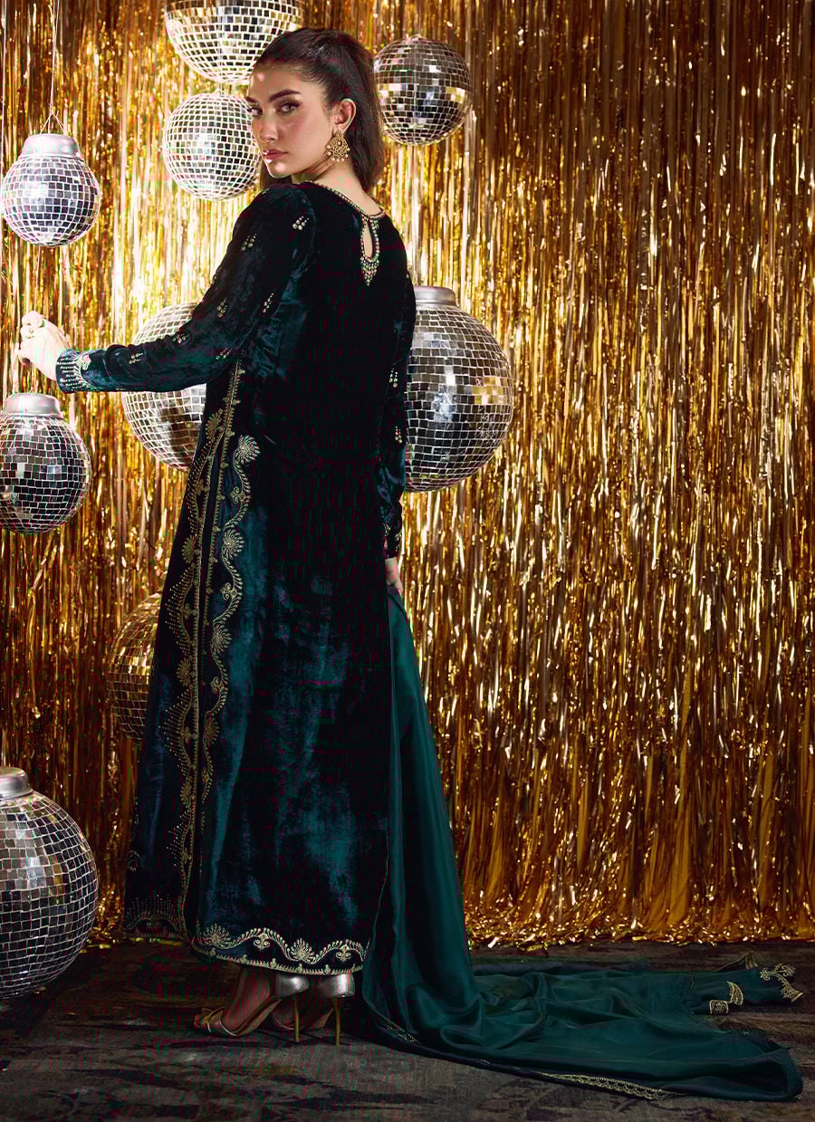 Farah Talib Aziz | Velvet Fete 4 | Gleen Forest Green Velvet Shirt And Dupatta