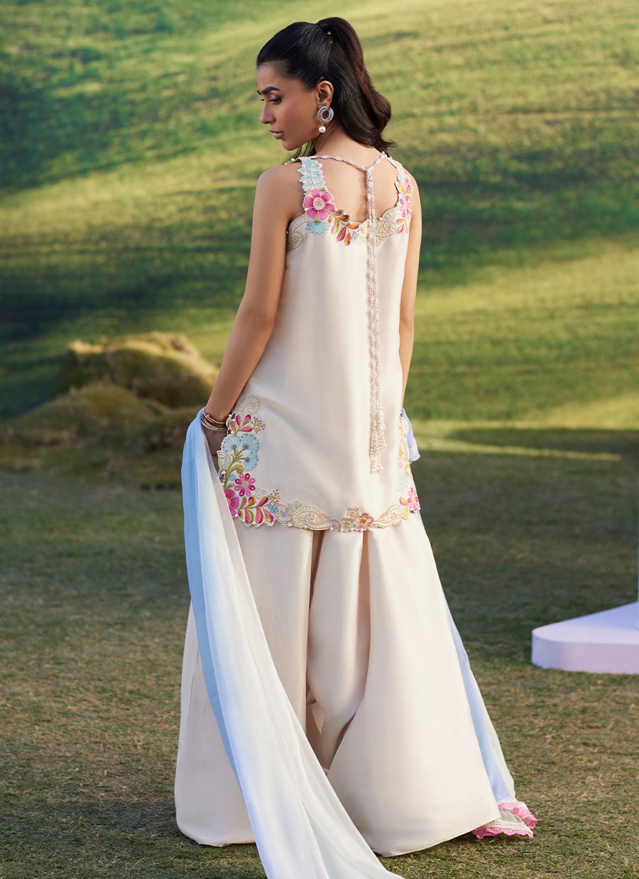 Farah Talib Aziz | Luna Eid 26 | Aira Shirt And Dupatta