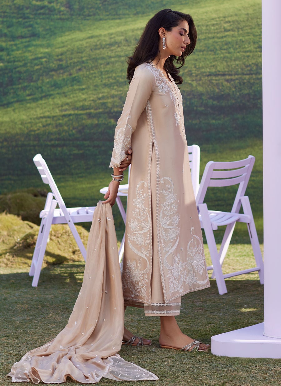 Farah Talib Aziz | Luna Eid 26 | Vaila Shirt And Dupatta