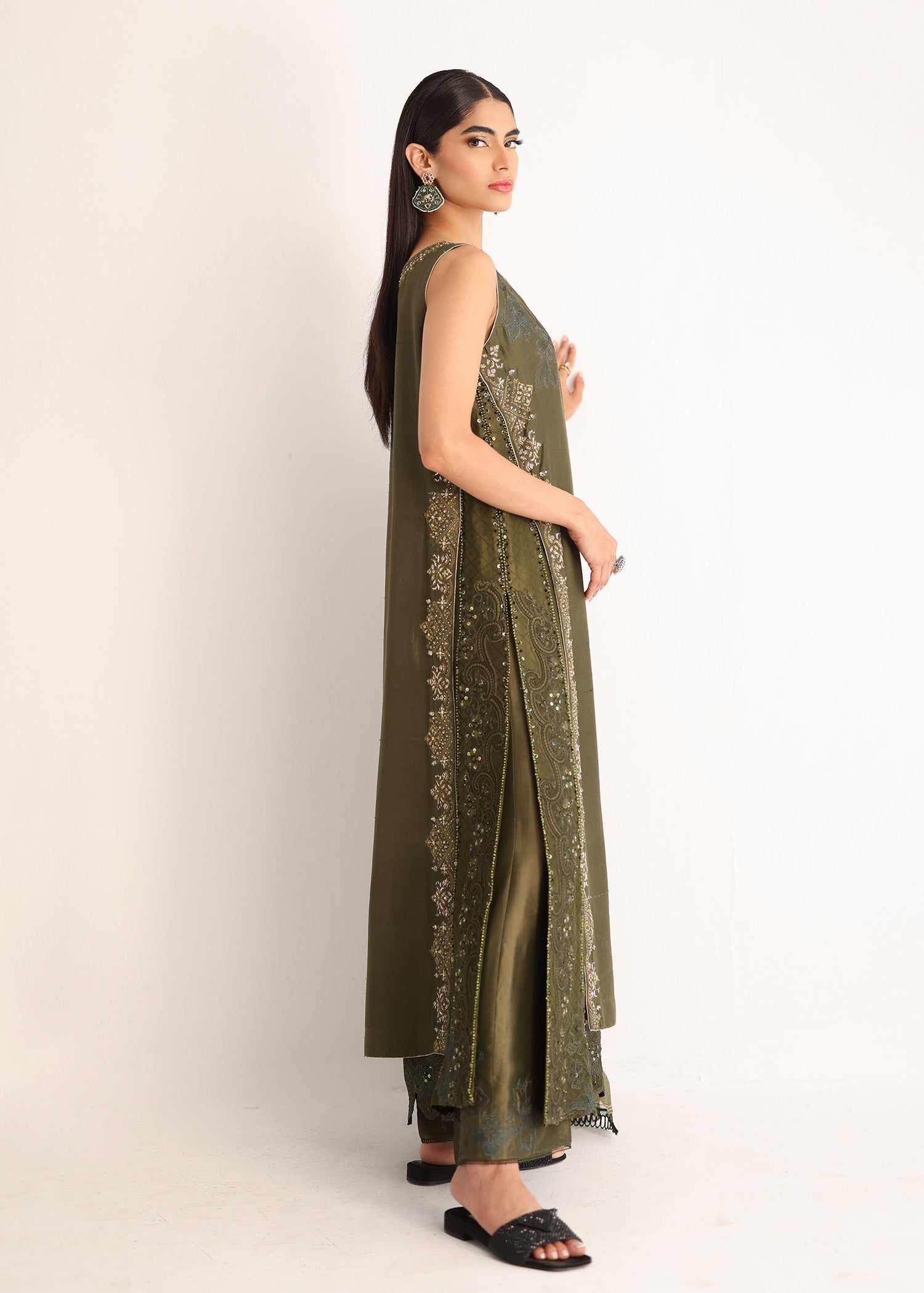 Umsha | Luxury Pret | ANTIQUE OLIVE - Khanumjan  Pakistani Clothes and Designer Dresses in UK, USA 