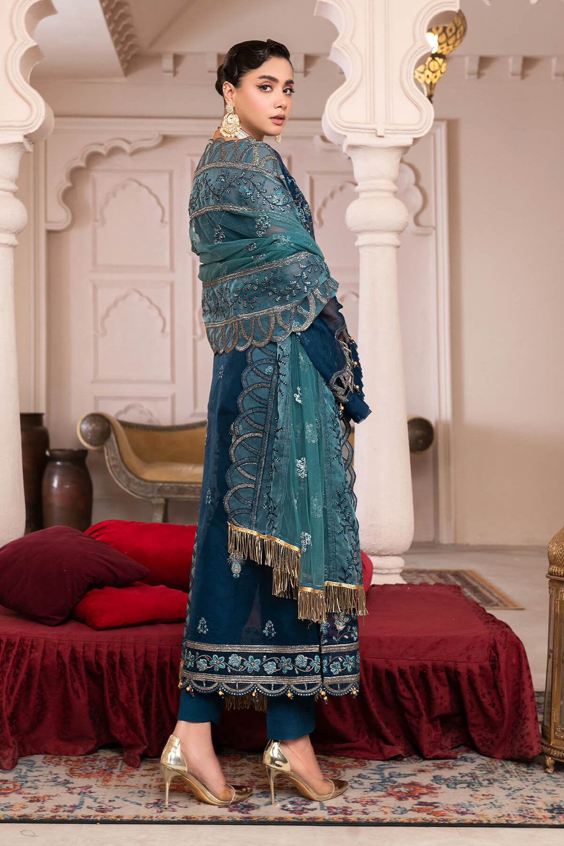 Janique | Luxury Collection 24 | D-002 Blue Contour