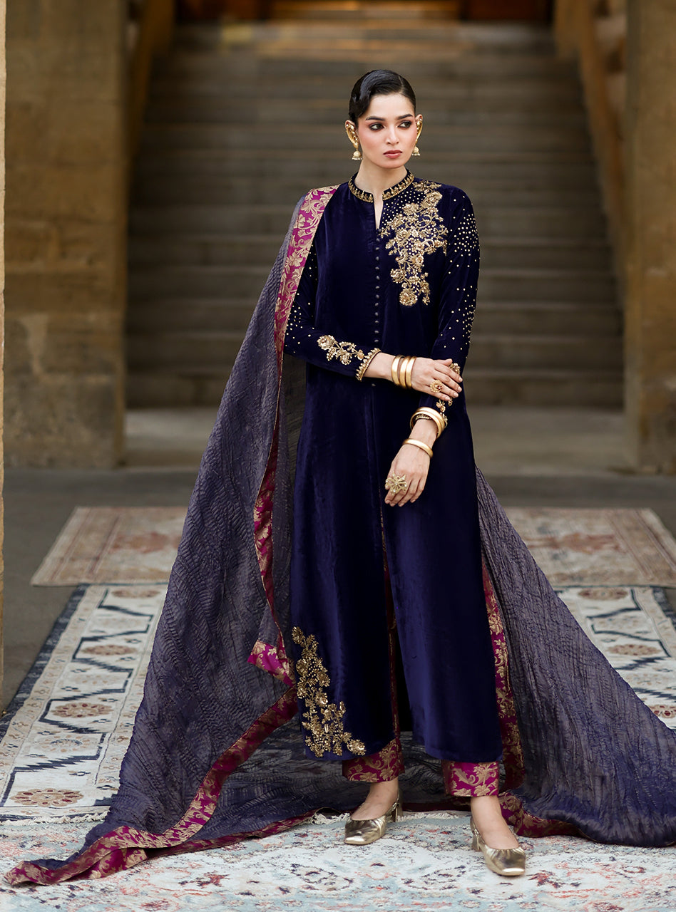 Zainab Chottani | Velura Velvet Edit 25 | Celine Gold