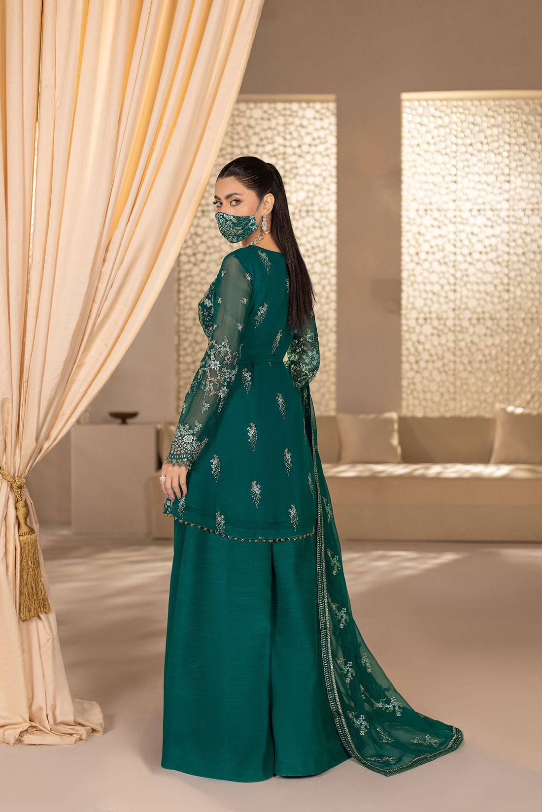 Flossie | Zeenat Formals | ZE-106 B