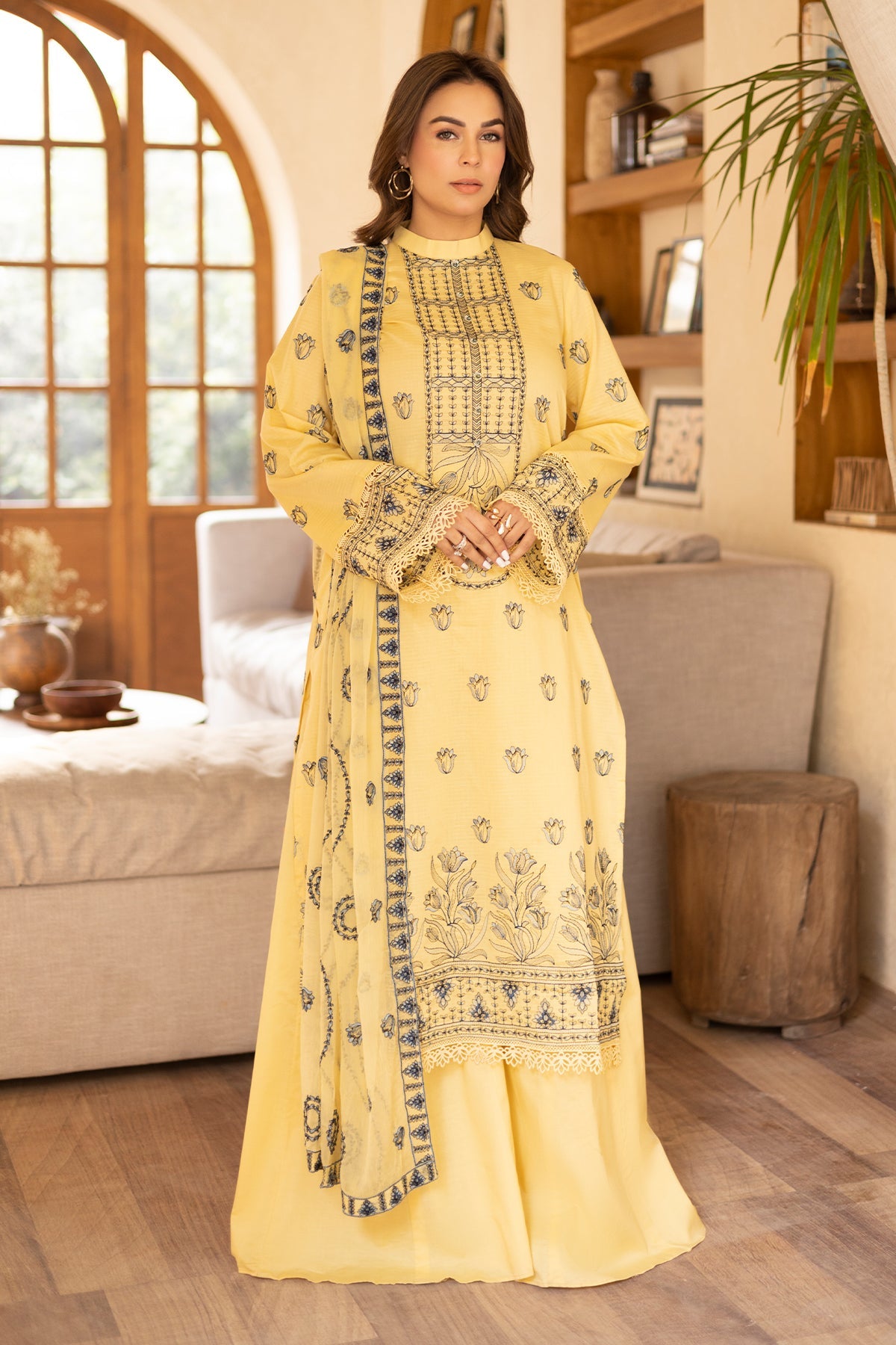 Raeesa Premium | Rubab Embroidered Lawn | NF-1311