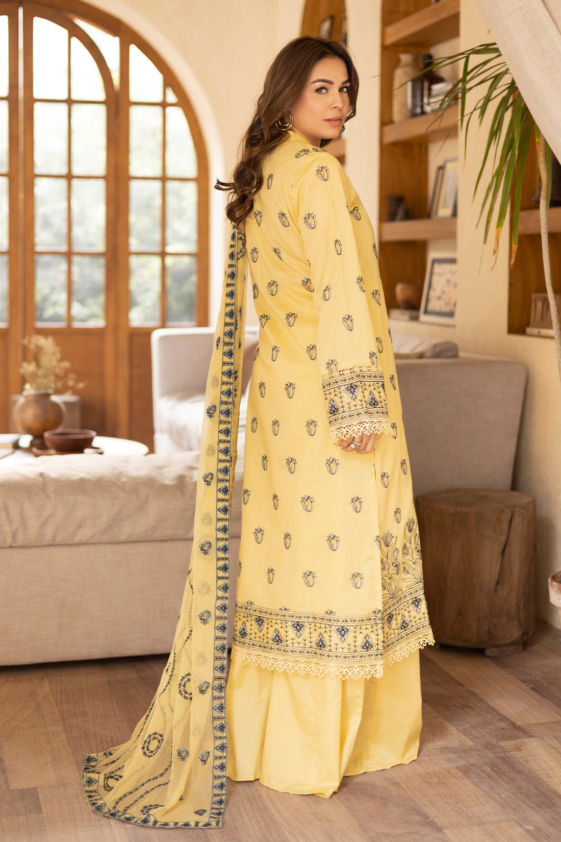 Raeesa Premium | Rubab Embroidered Lawn | NF-1311