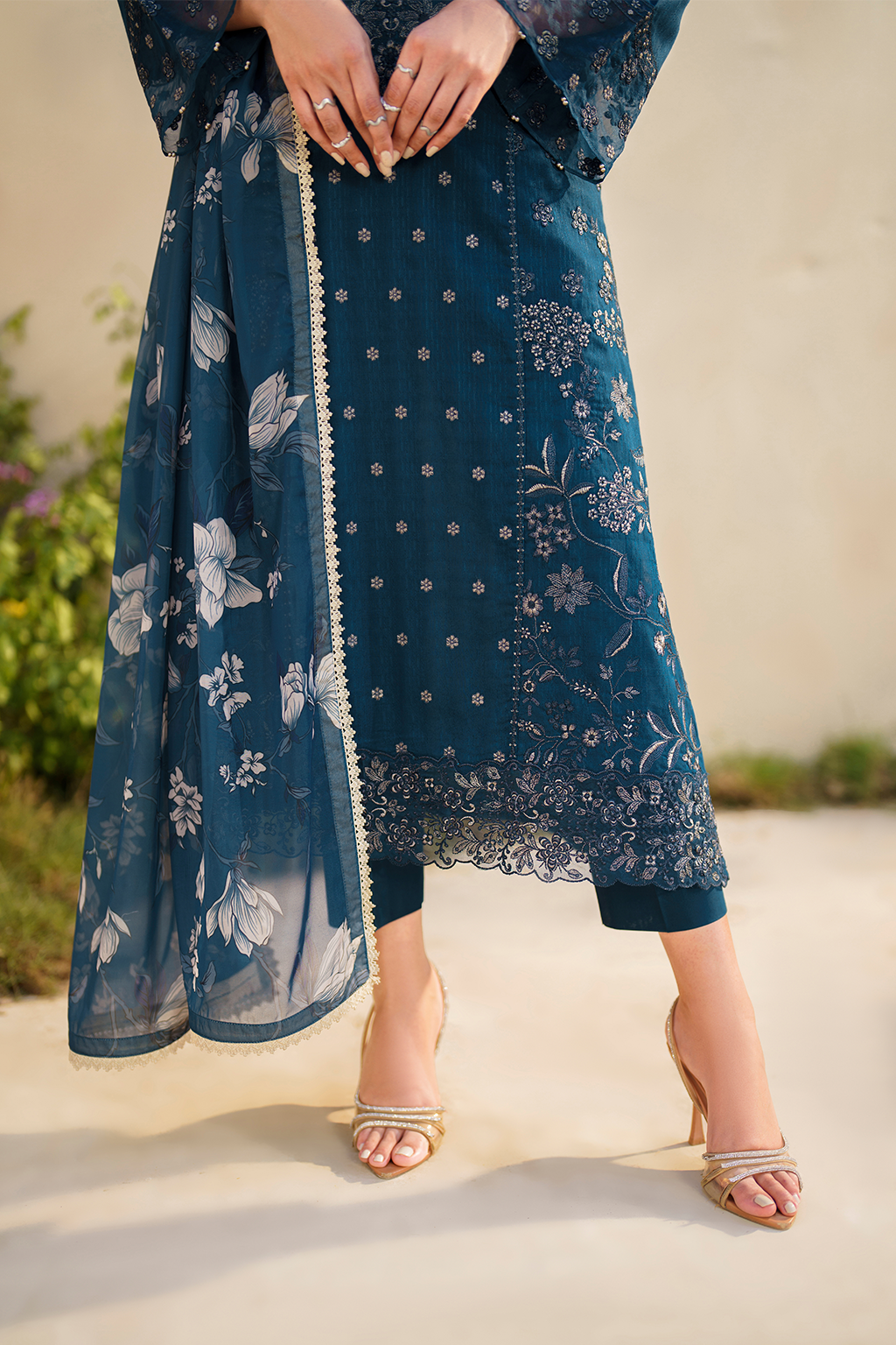 Iznik | Festive lawn 24 | SFL-01 - Khanumjan  Pakistani Clothes and Designer Dresses in UK, USA 