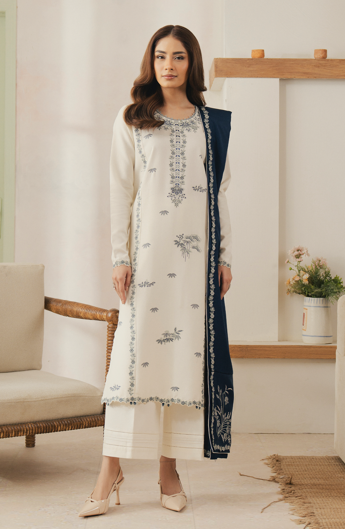 Seran | Winter Embroidered 25 | Ivrene