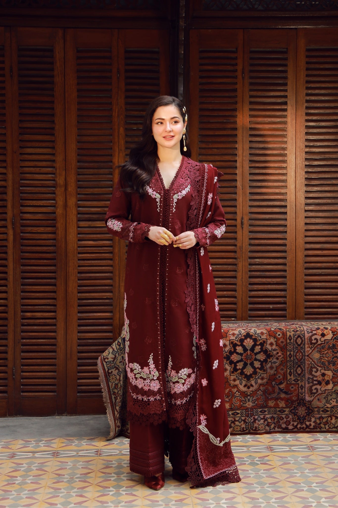 Maryam Hussain | Winter Shawl 25 | Taali