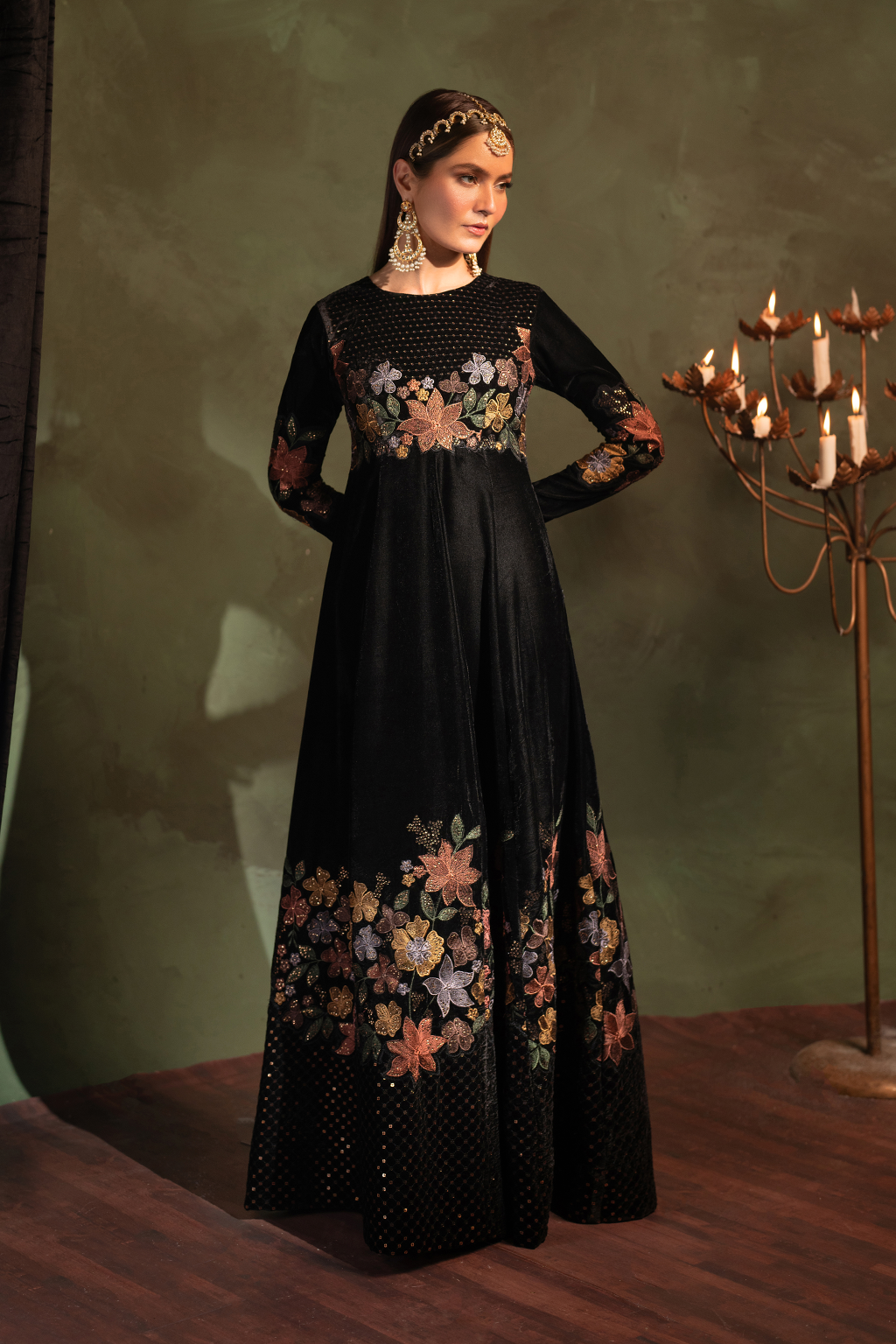 Iznik | Velvet 25 | IV-52 Embroidered Velvet