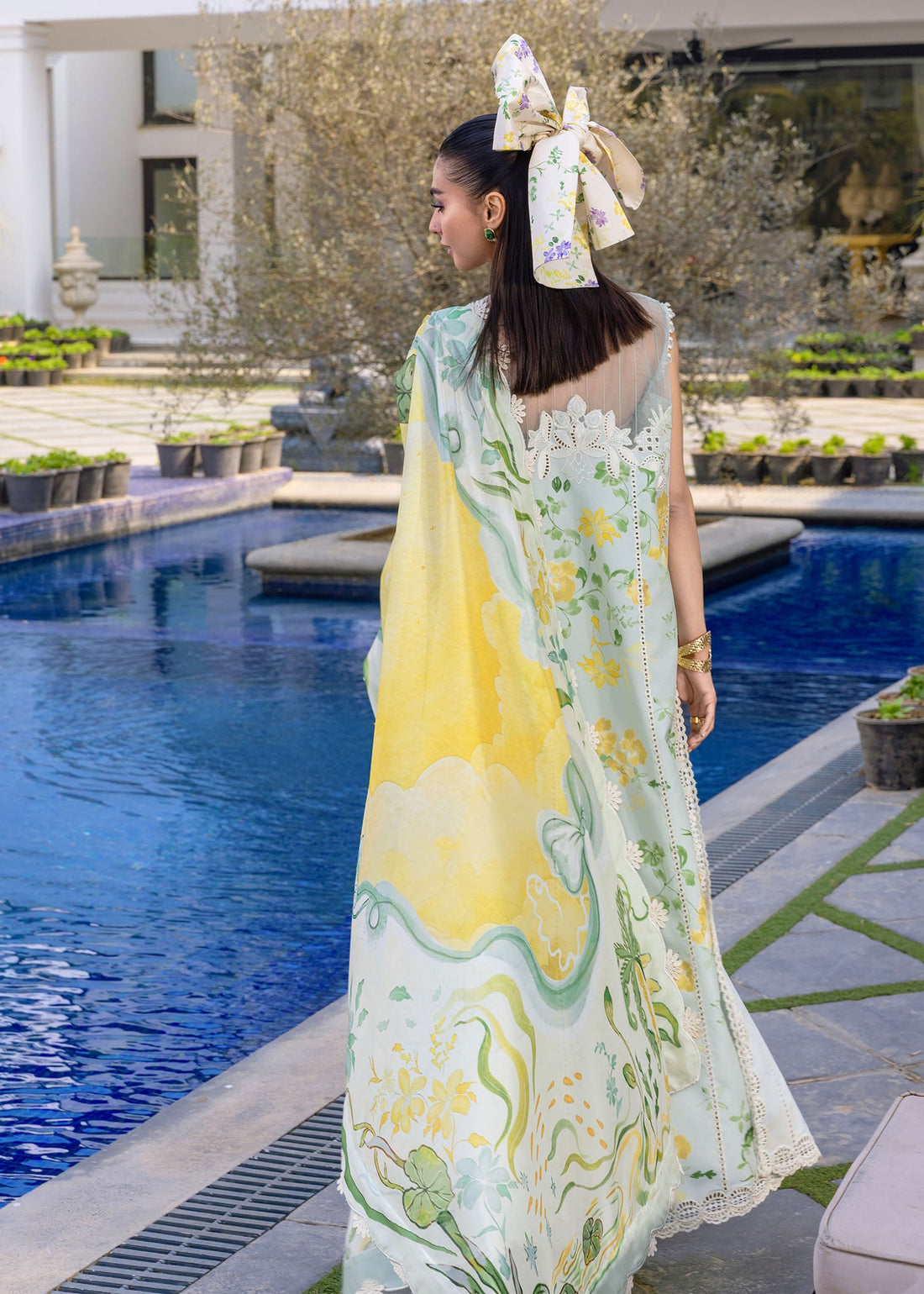 Crimson | flow lawn 26 | TROPIC TEASE - D4B