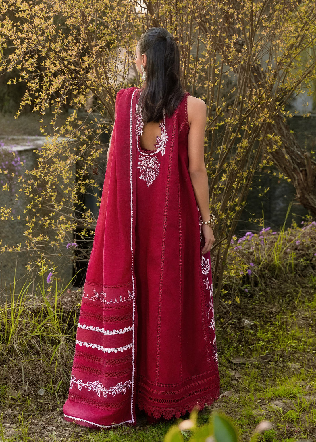 Crimson | flow lawn 26 | A HANDMADE TALE-D5A