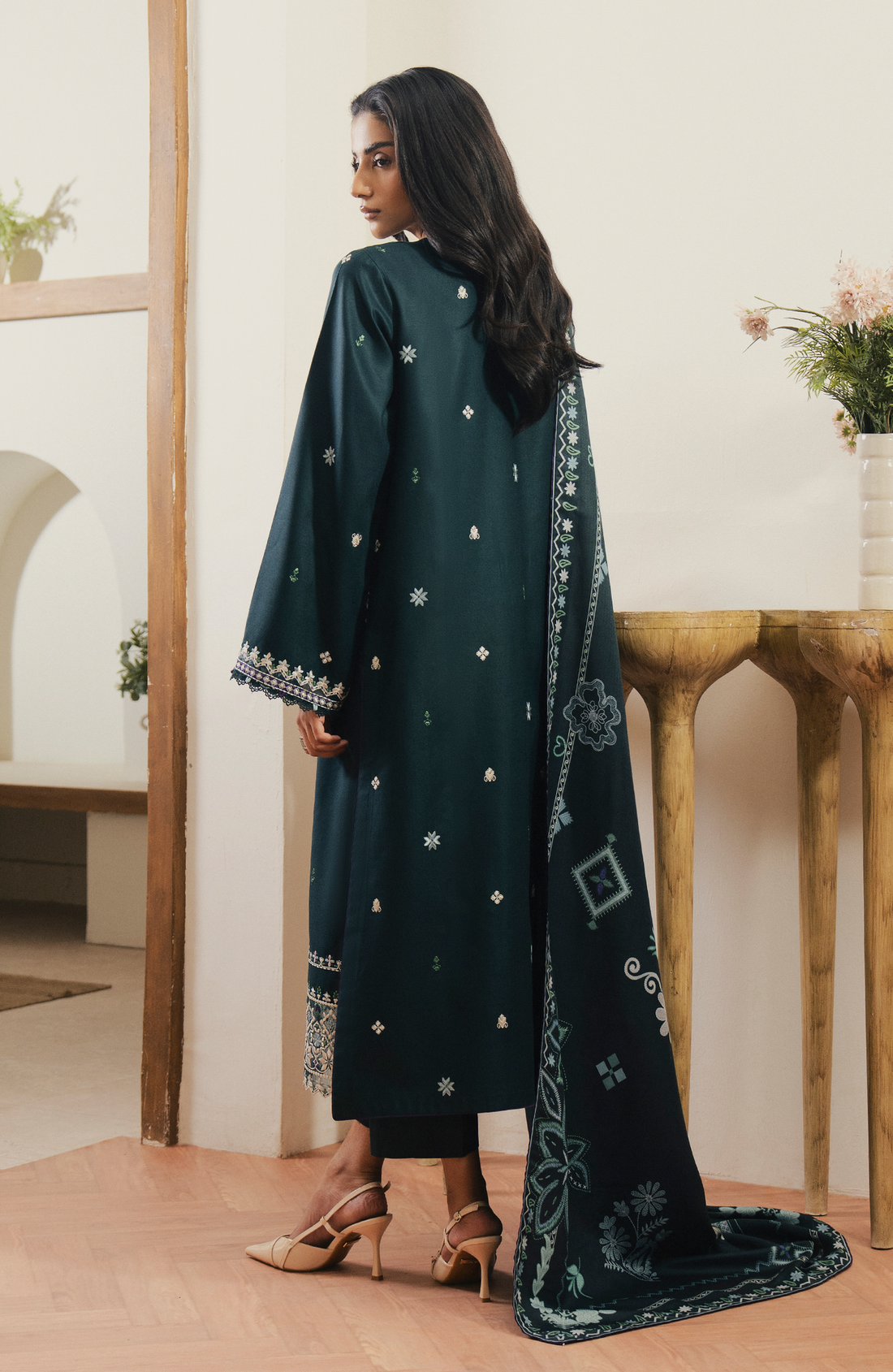 Seran | Winter Embroidered 25 | Celvyn