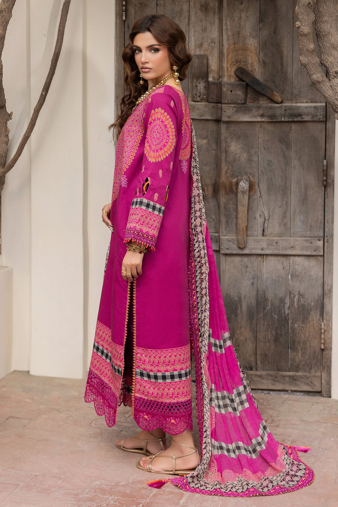 Inventory Purchase orders Transfers Gift cards Customers Marketing Discounts Content Markets Finance Analytics  Sales channels   Online Store  Apps  Settings Add product. This page is ready Add product Submit Title Charizma | Andaaz Lawn 26 | CAD6-01