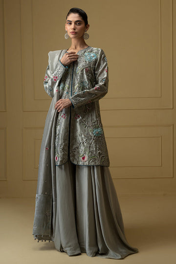 Sana Abbas | Suvi Wedding Formals | MIREA