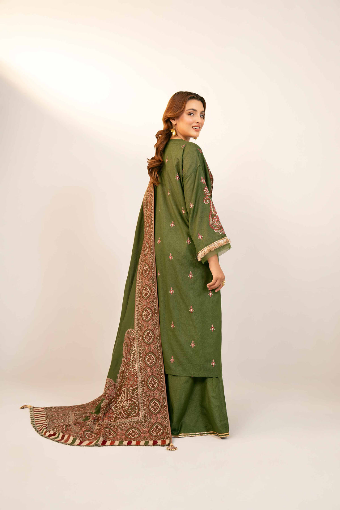 Nishat Linen | Naqsh Winter 2024 | Suit - 42404385