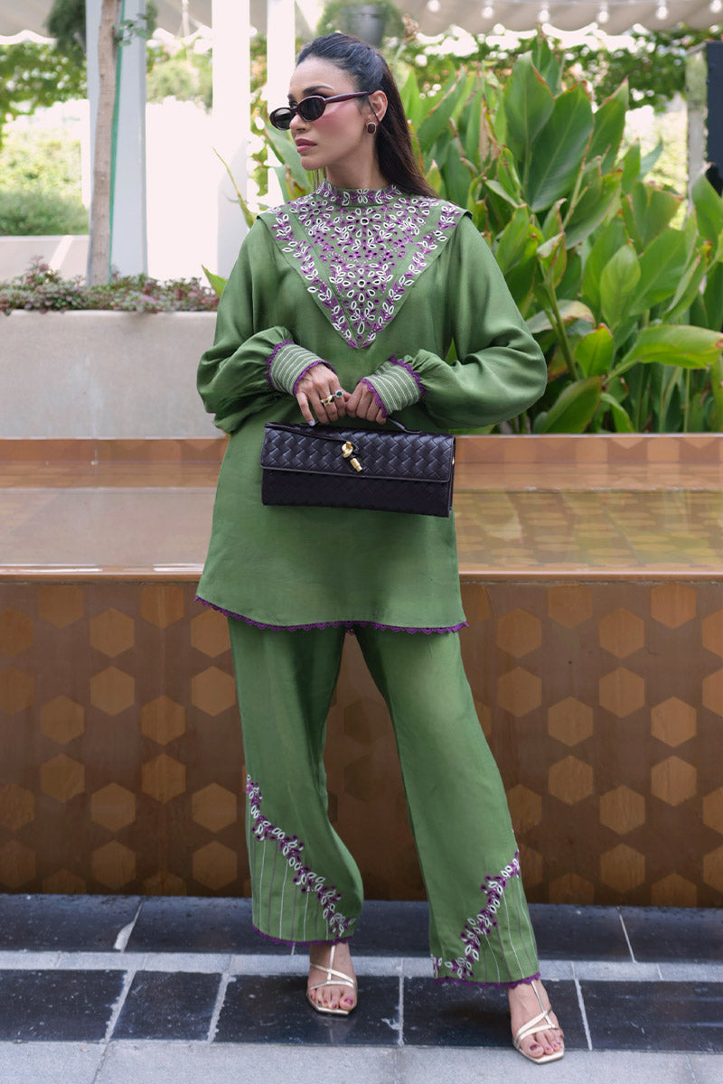 Chic Ophicial | Spotlight | Olive Aubergine