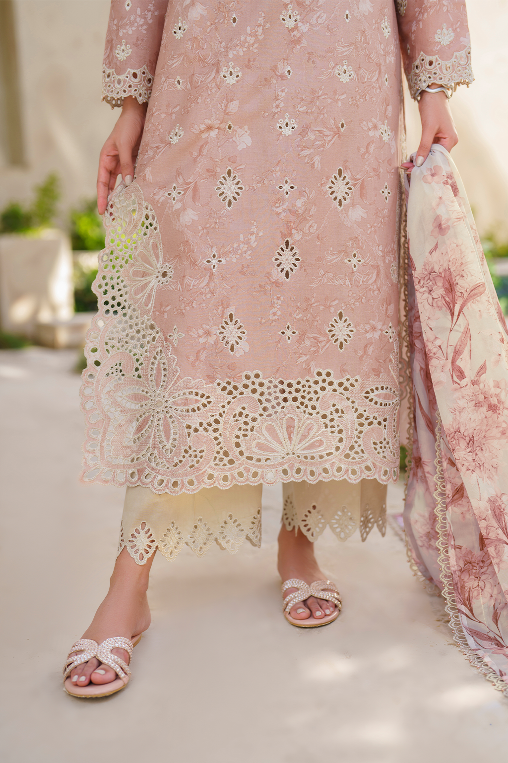 Iznik | Festive lawn 24 | SFL-11 - Khanumjan  Pakistani Clothes and Designer Dresses in UK, USA 