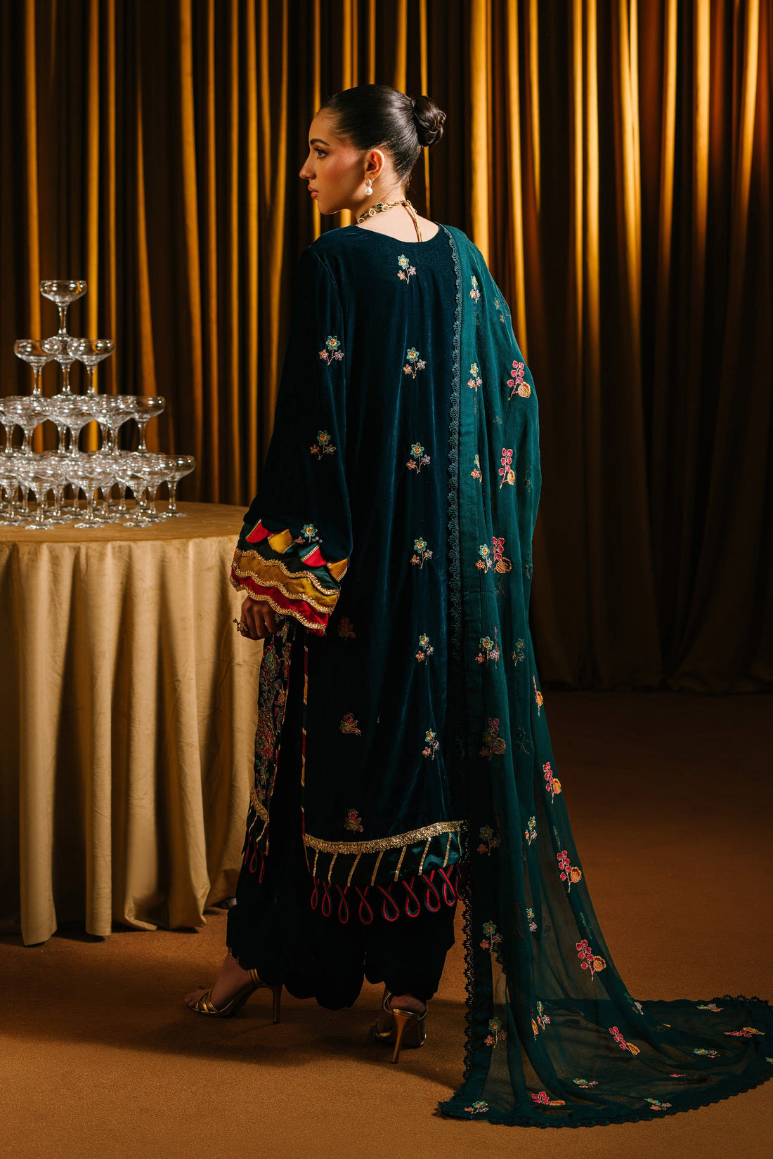 Taana Baana | The Velvet Affair | F0485