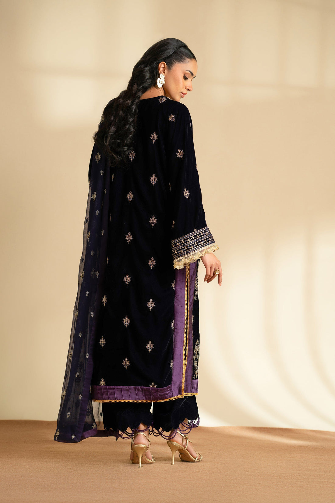 Taana Baana | The Velvet Affair | F0474