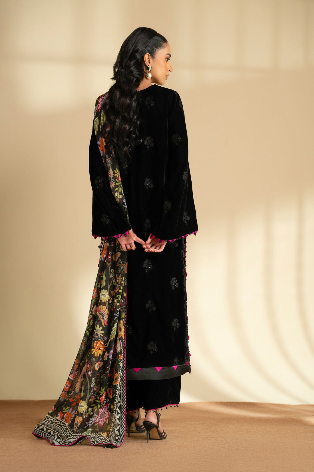 Taana Baana | The Velvet Affair | F0470