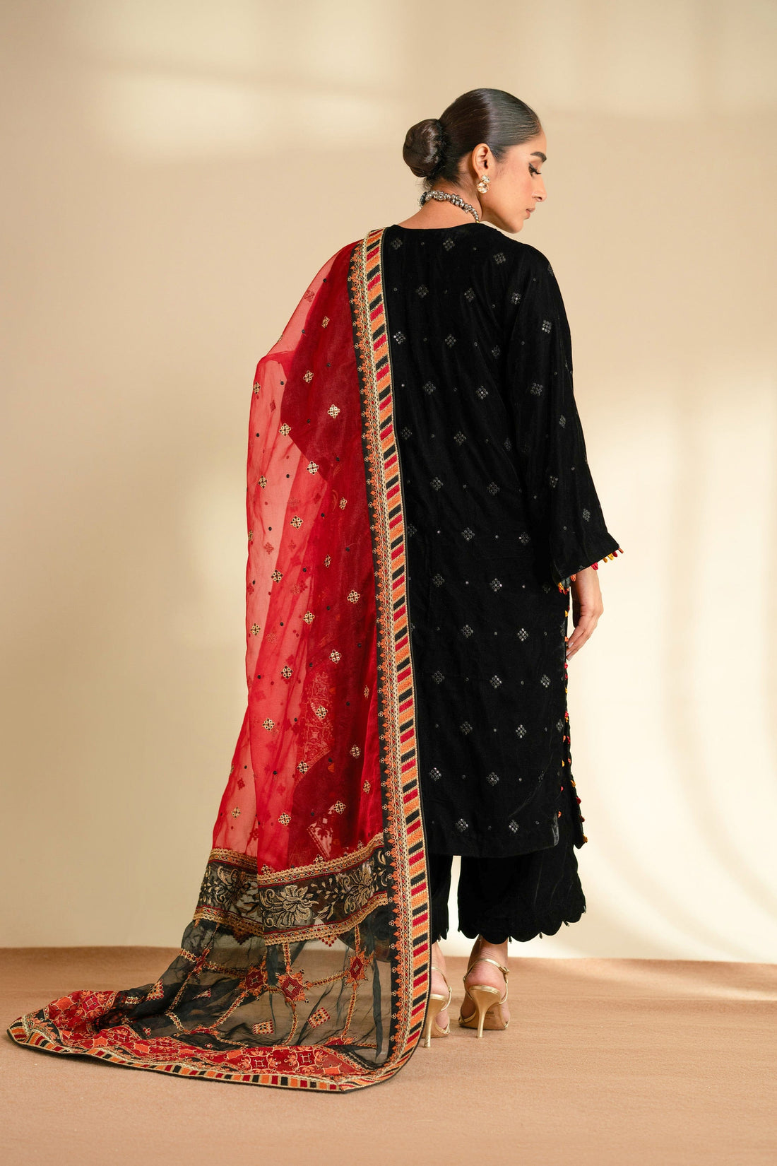 Taana Baana | The Velvet Affair | F0461